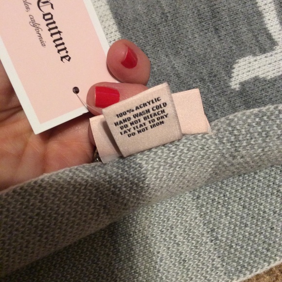 New Juicy Couture Gray White Logo Scarf - Picture 2 of 6